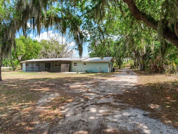 $565,000 | 9819 Allen Road, Lithia, FL 33547