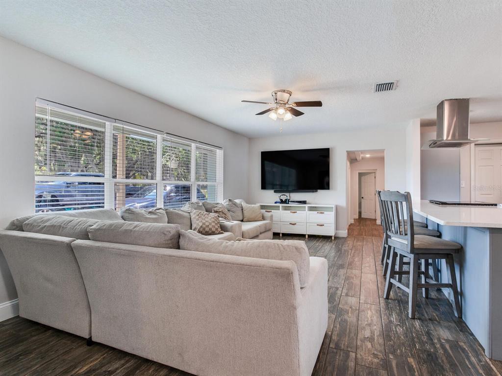 9819 Allen Road Lithia, FL 33547 - Photo 7 of 51