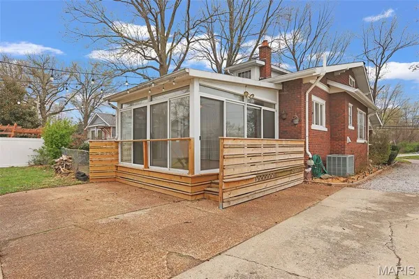 $240,000 | 812 Hillsboro Avenue, Edwardsville, IL 62025