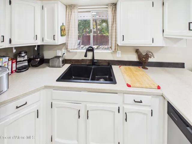 $479,900 | 305 1st Street, Pinehurst, ID 83850