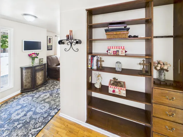 $479,900 | 305 1st Street, Pinehurst, ID 83850