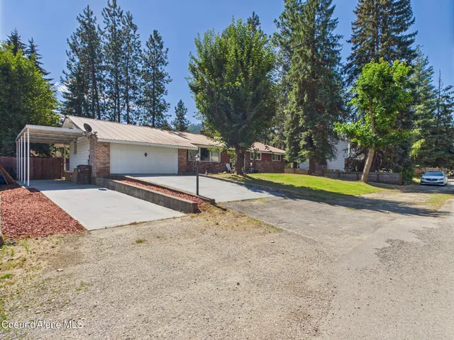 $479,900 | 305 1st Street, Pinehurst, ID 83850