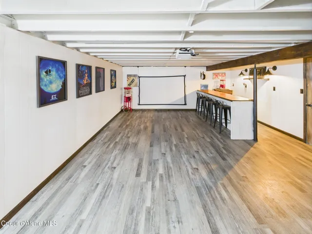 $479,900 | 305 1st Street, Pinehurst, ID 83850