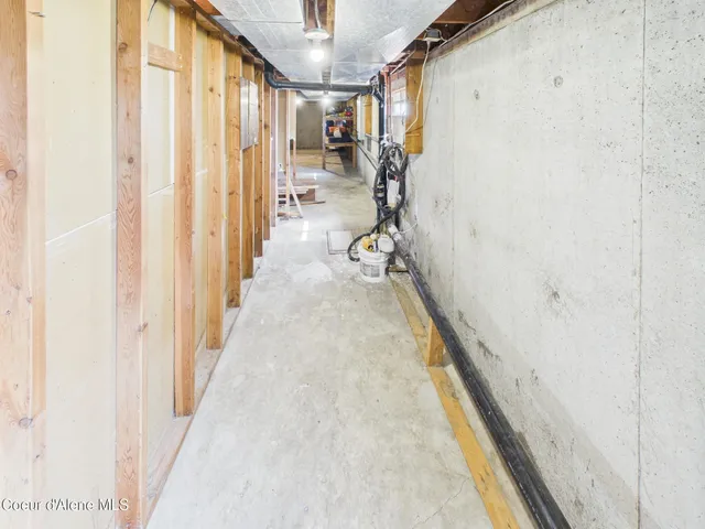 $479,900 | 305 1st Street, Pinehurst, ID 83850