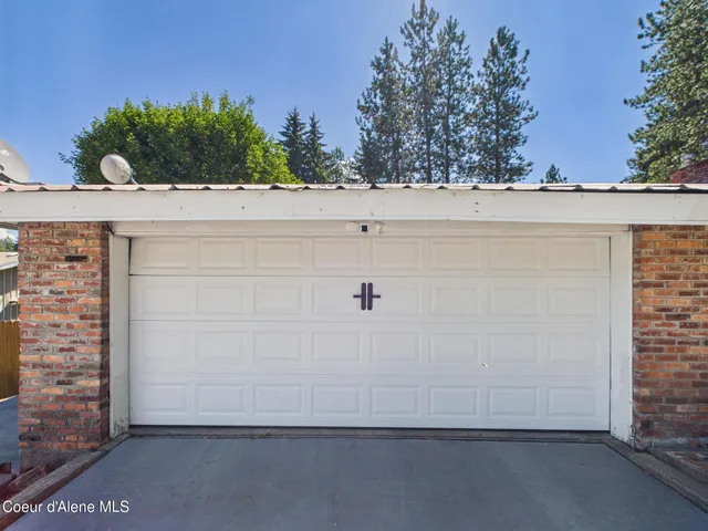 $479,900 | 305 1st Street, Pinehurst, ID 83850