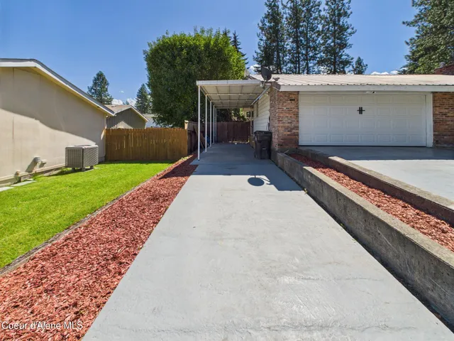 $479,900 | 305 1st Street, Pinehurst, ID 83850