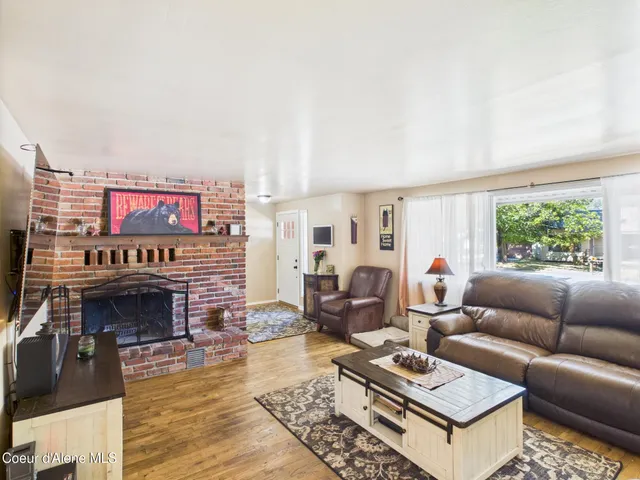 $479,900 | 305 1st Street, Pinehurst, ID 83850