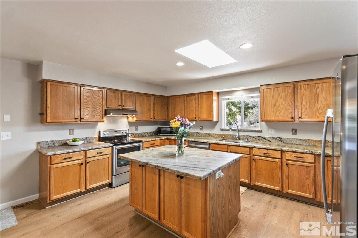 15215 Crimson Drive Reno, NV 89521 - Photo 9 of 37 Photo 9