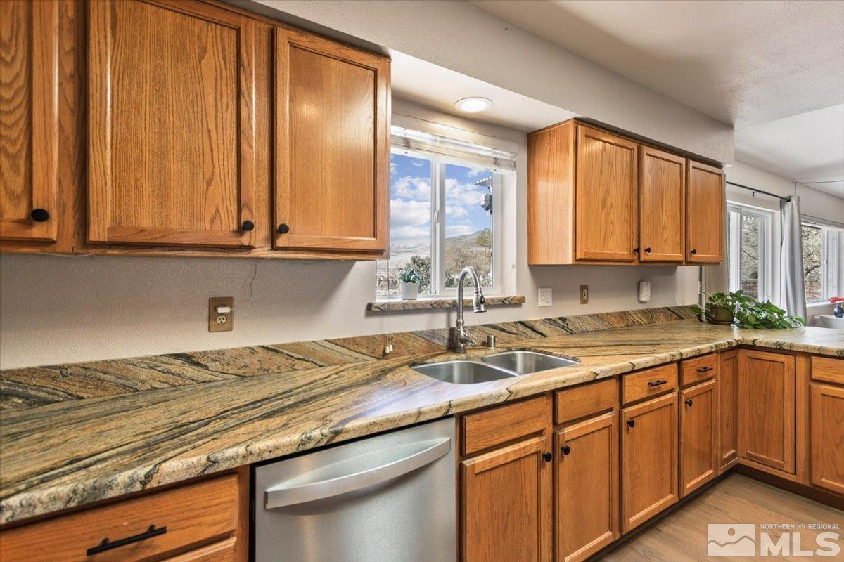 15215 Crimson Drive Reno, NV 89521 - Photo 10 of 37 Photo 10
