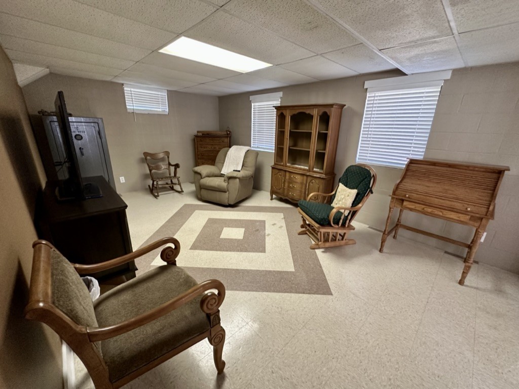 188 Link Road Cottontown, TN 37048 - Photo 20 of 45 a living room with furniture a flat screen tv and a window