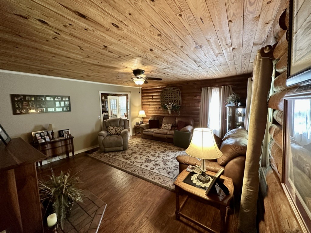 188 Link Road Cottontown, TN 37048 - Photo 3 of 45 a living room with furniture and a flat screen tv