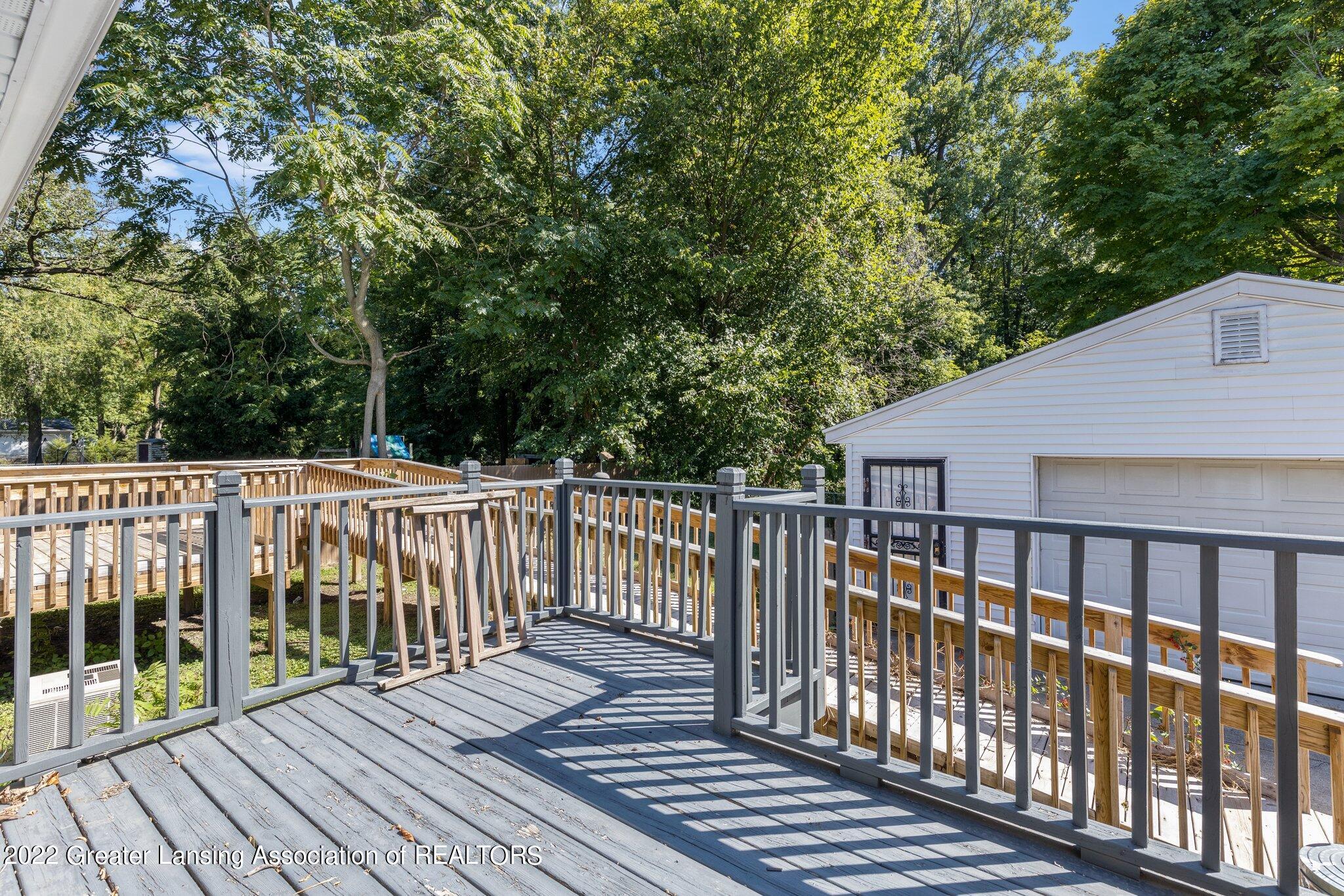 6527 Hilliard Road Lansing, MI 48911 - Photo 34 of 38 26-web-or-mls-0Z4A1523