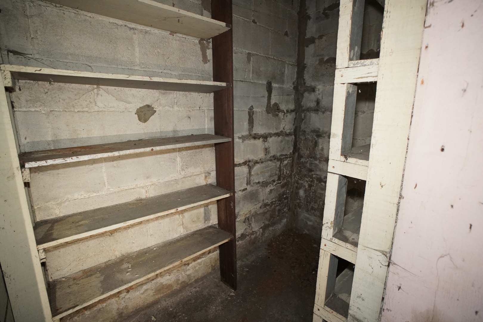 5425 Melton Road Gary, IN 46403 - Photo 29 of 31 a bathroom with a mirror