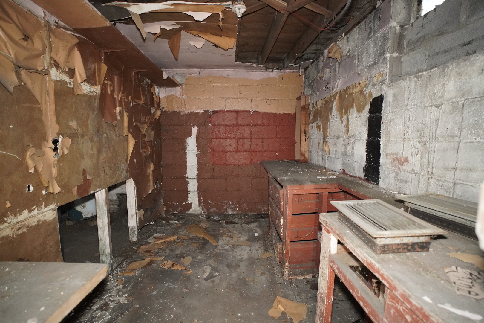 5425 Melton Road Gary, IN 46403 - Photo 31 of 31 a utility room with dryer and washer