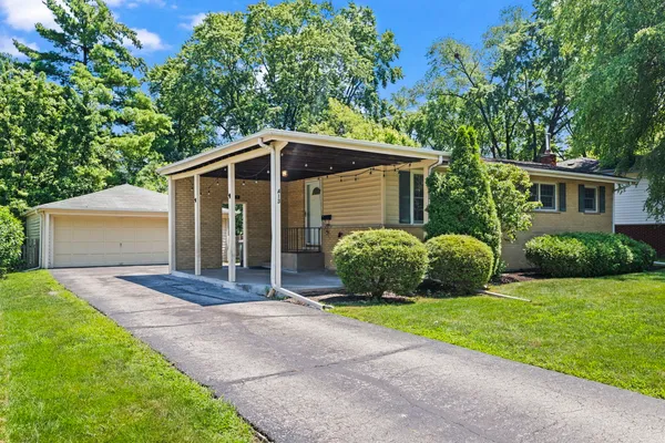 $465,000 | 413 North Drury Lane, Arlington Heights, IL 60004
