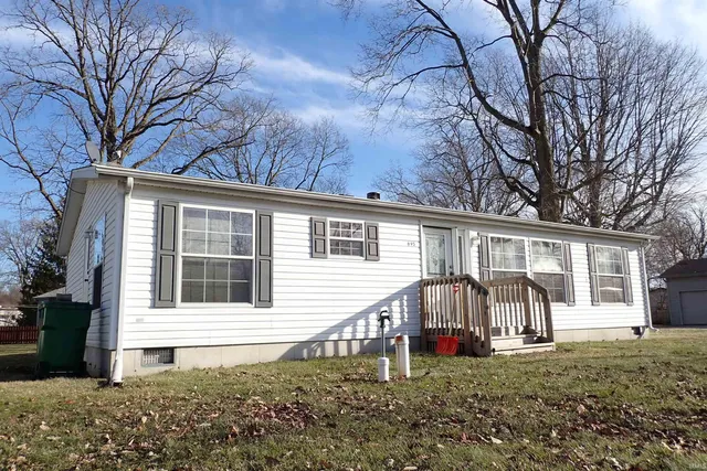 $149,000 | 895 Lane 101 Lake Woods, Hudson, IN 46747