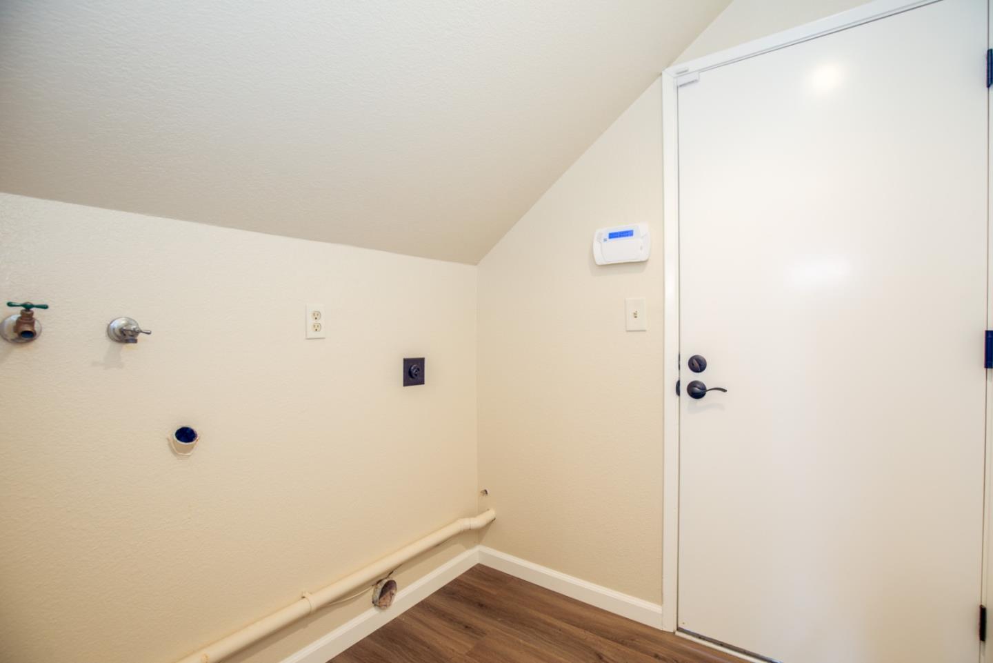 2774 Boncheff Drive San Jose, CA 95133 - Photo 20 of 38 a view of bathroom