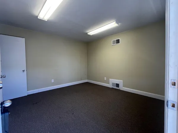 $400 | 7629 Williamson Road, Unit 2B, Roanoke, VA 24019