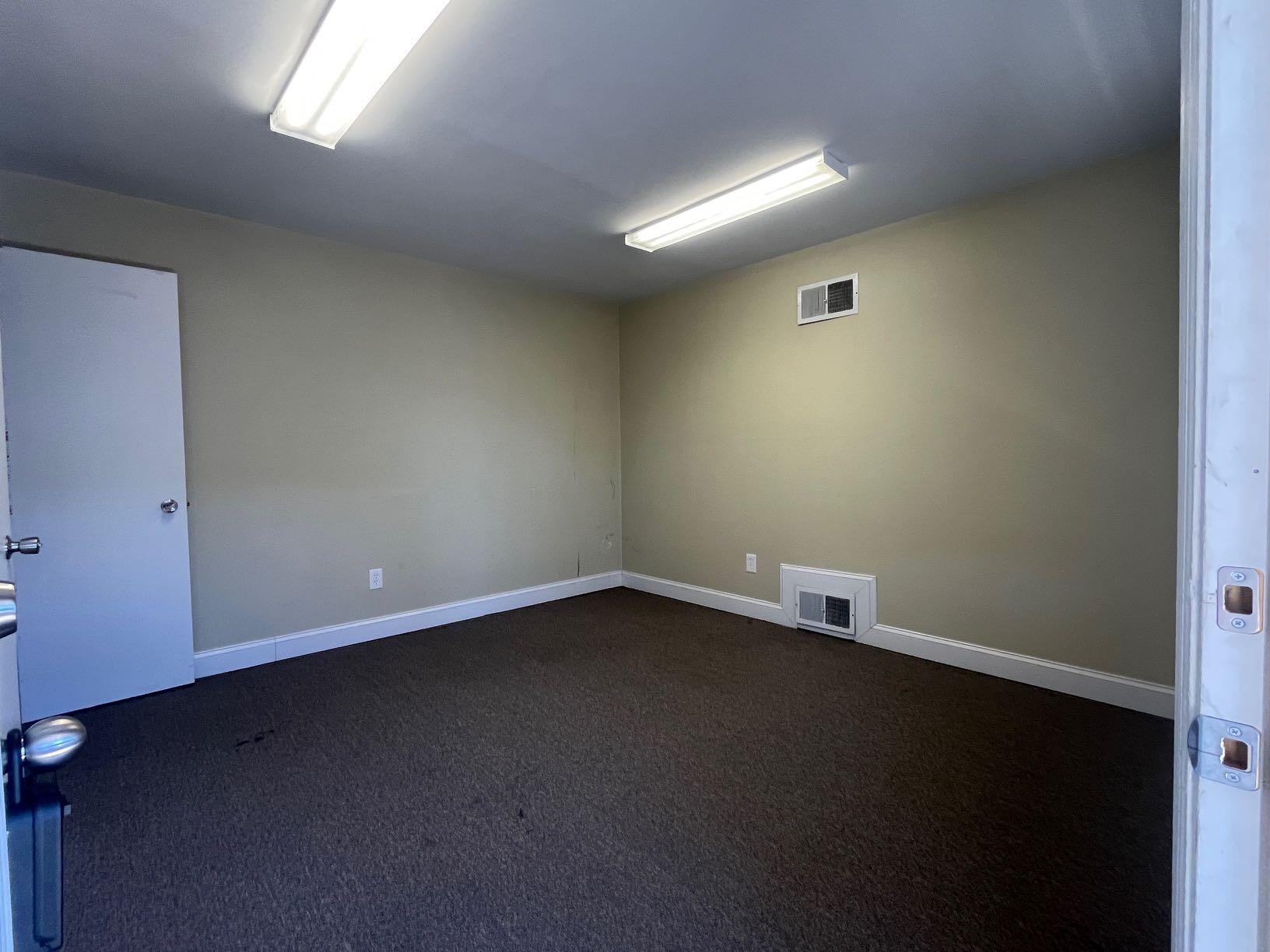 7629 Williamson Road, Unit 2B Roanoke, VA 24019 - Photo 3 of 5 96DBF7BF-89CD-4894-B1B7-CDD4904DBE7F