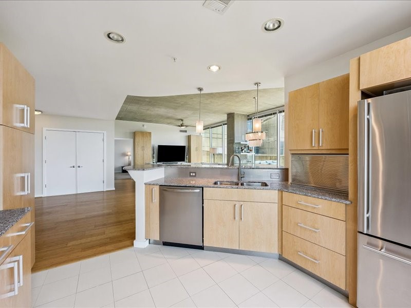 5925 Almeda Road, Unit 10714 Houston, TX 77004 - Photo 6 of 38 a kitchen with white cabinets and appliances