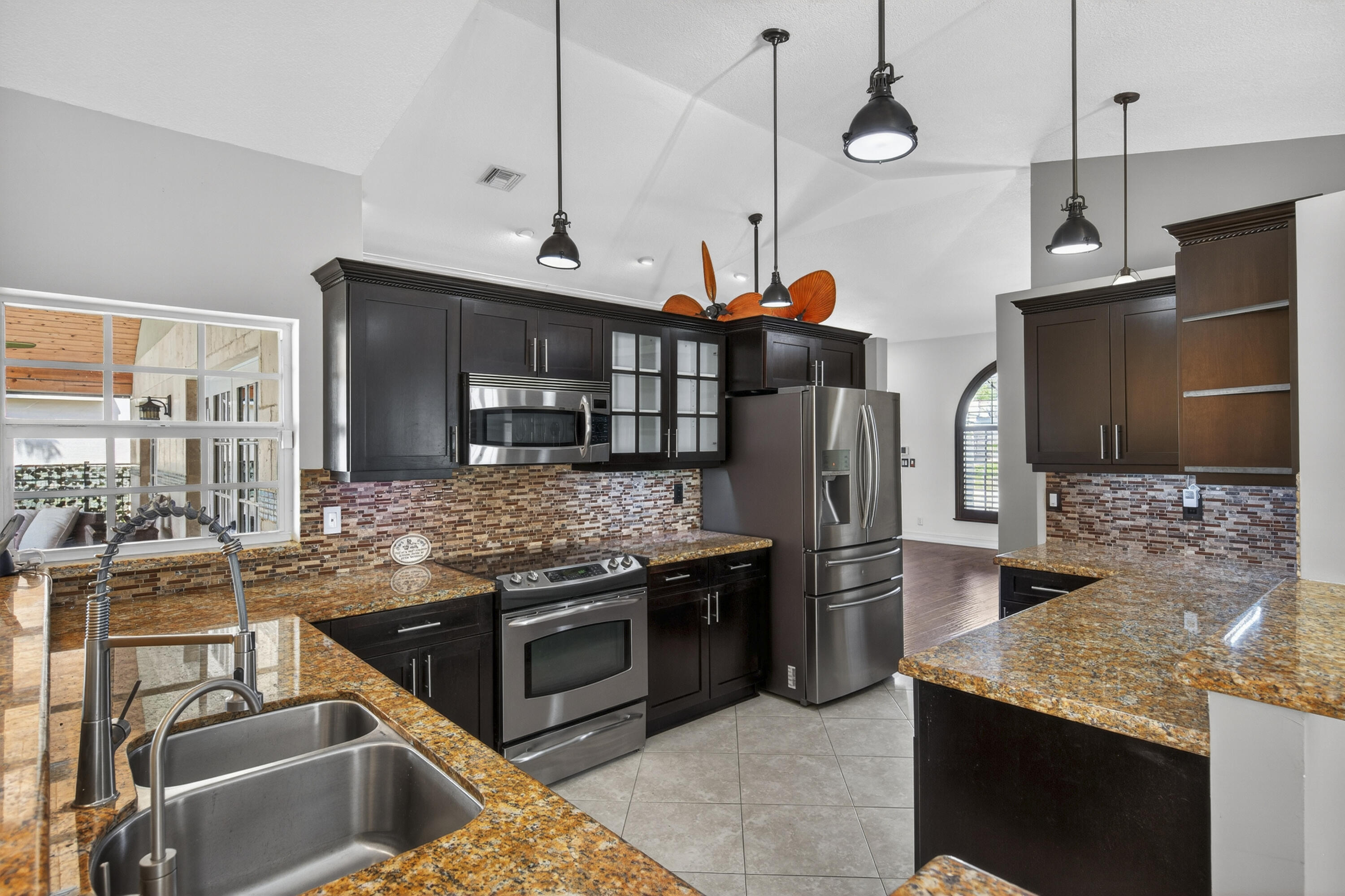 9121 Paragon Way Boynton Beach, FL 33472 - Photo 17 of 49 Kitchen