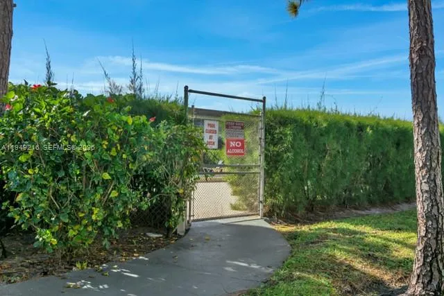 $1,500 | 2200 Springdale Boulevard, Unit 110, Palm Springs, FL 33461