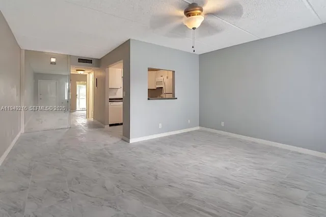 $1,500 | 2200 Springdale Boulevard, Unit 110, Palm Springs, FL 33461