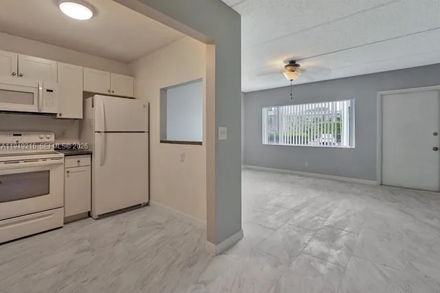 $1,500 | 2200 Springdale Boulevard, Unit 110, Palm Springs, FL 33461