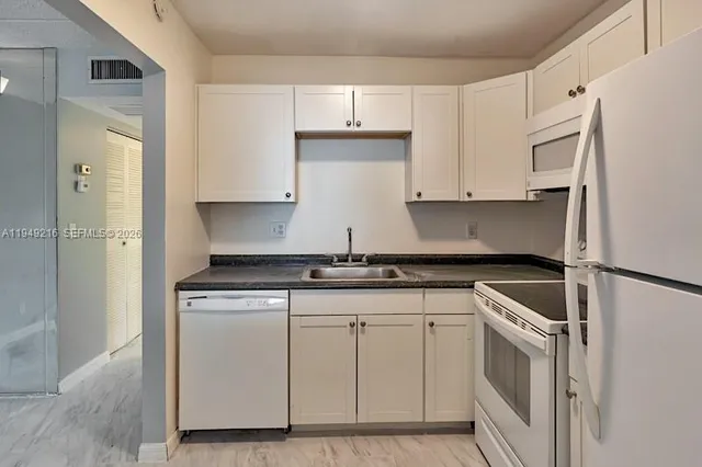 $1,500 | 2200 Springdale Boulevard, Unit 110, Palm Springs, FL 33461