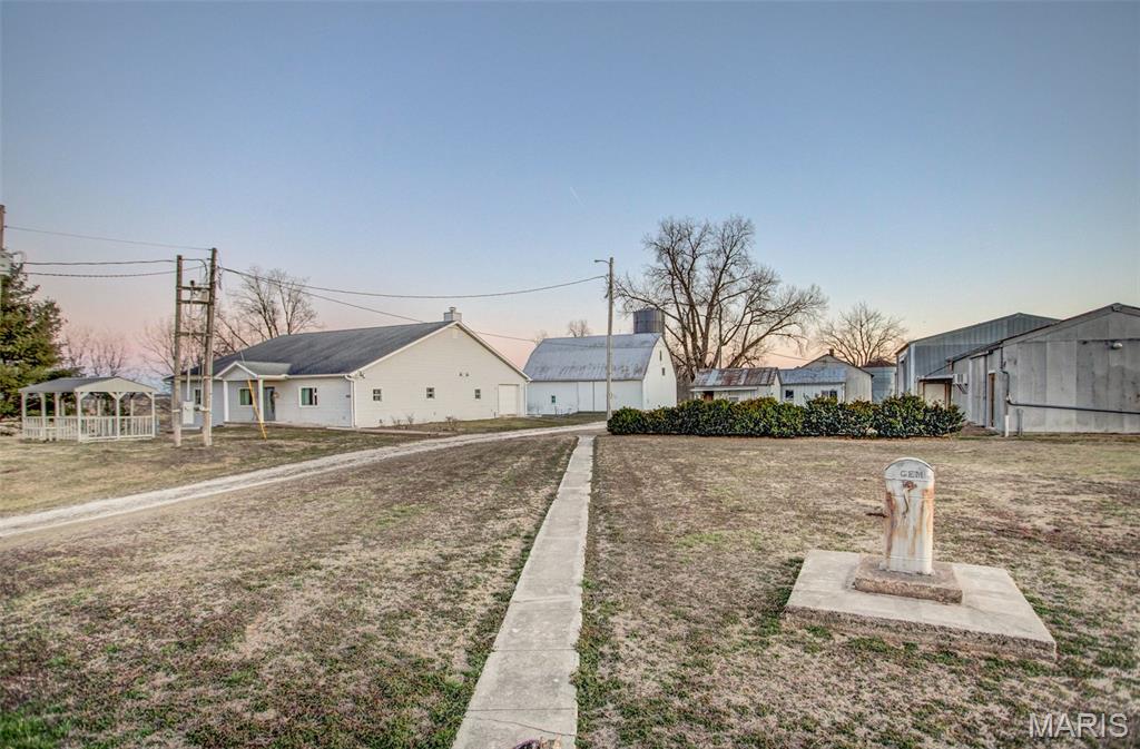 1341 Schleeper Lane Golden Eagle, IL 62036 - Photo 1 of 99