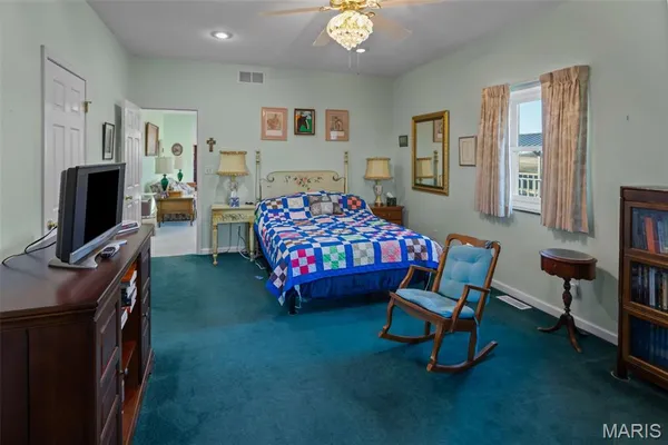 $485,000 | 1341 Schleeper Lane, Golden Eagle, IL 62036