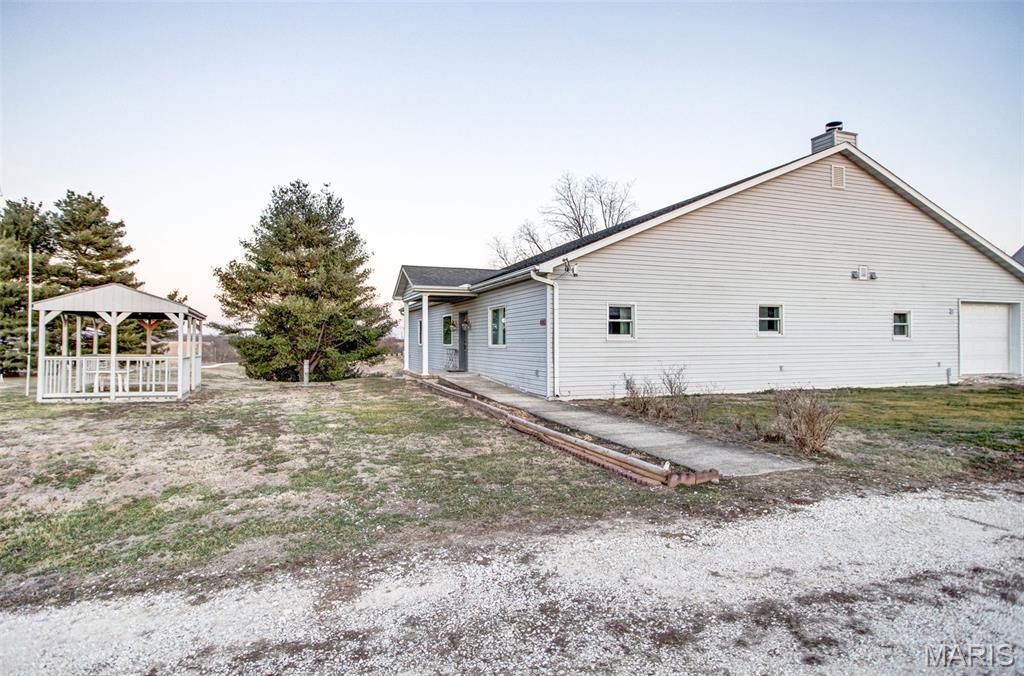 1341 Schleeper Lane Golden Eagle, IL 62036 - Photo 6 of 99