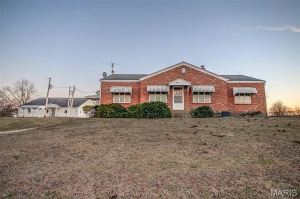$485,000 | 1341 Schleeper Lane, Golden Eagle, IL 62036