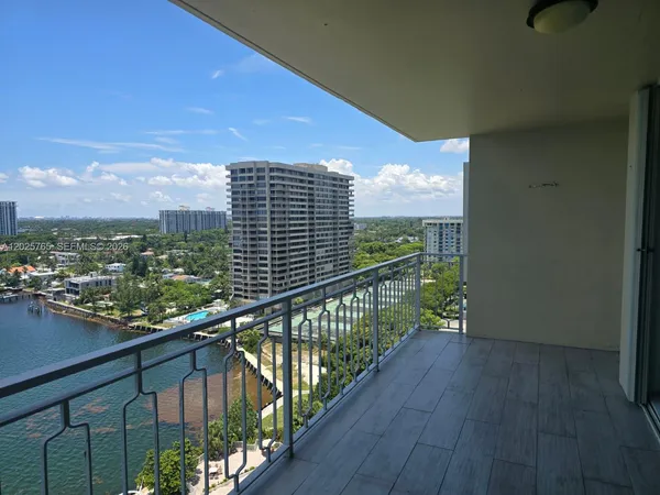 $3,100 | 11111 Biscayne Boulevard, Unit 17D, Miami, FL 33181