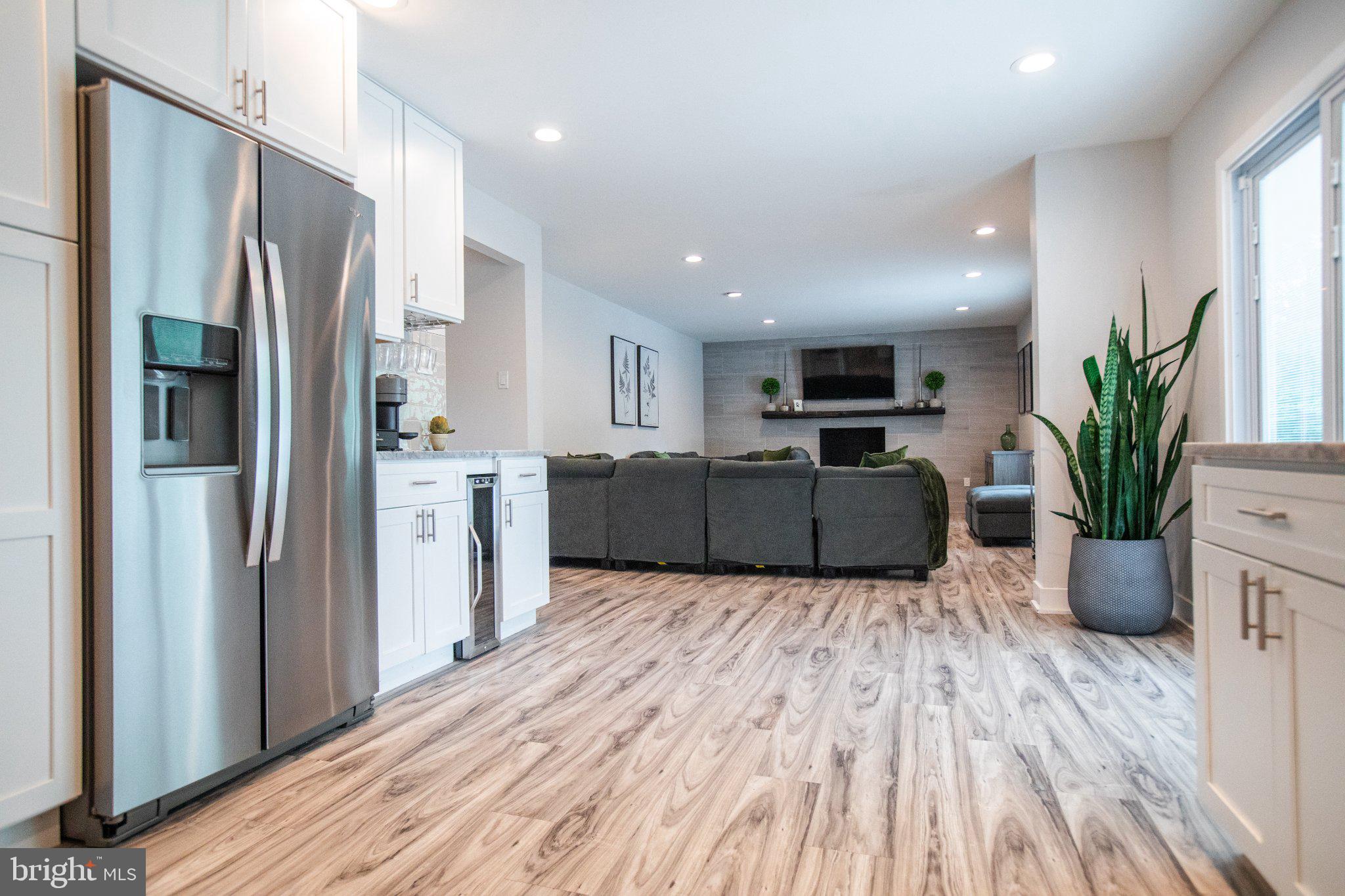 80 Cranford Road Blackwood, NJ 08012 - Photo 22 of 53 Modern open-concept living space.