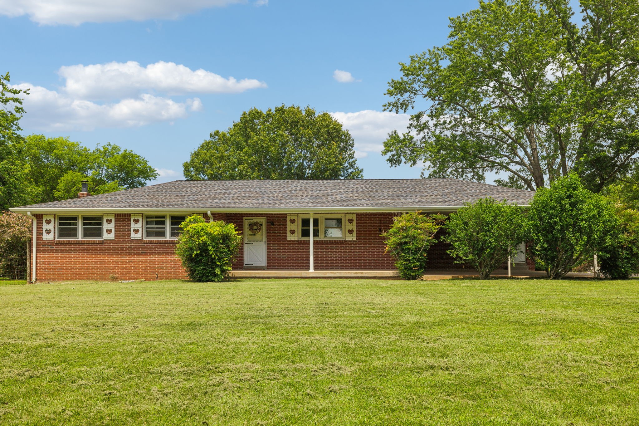 2747 Burgess Gower Road Springfield, TN 37172 - Photo 1 of 65 front view of a house with a yard