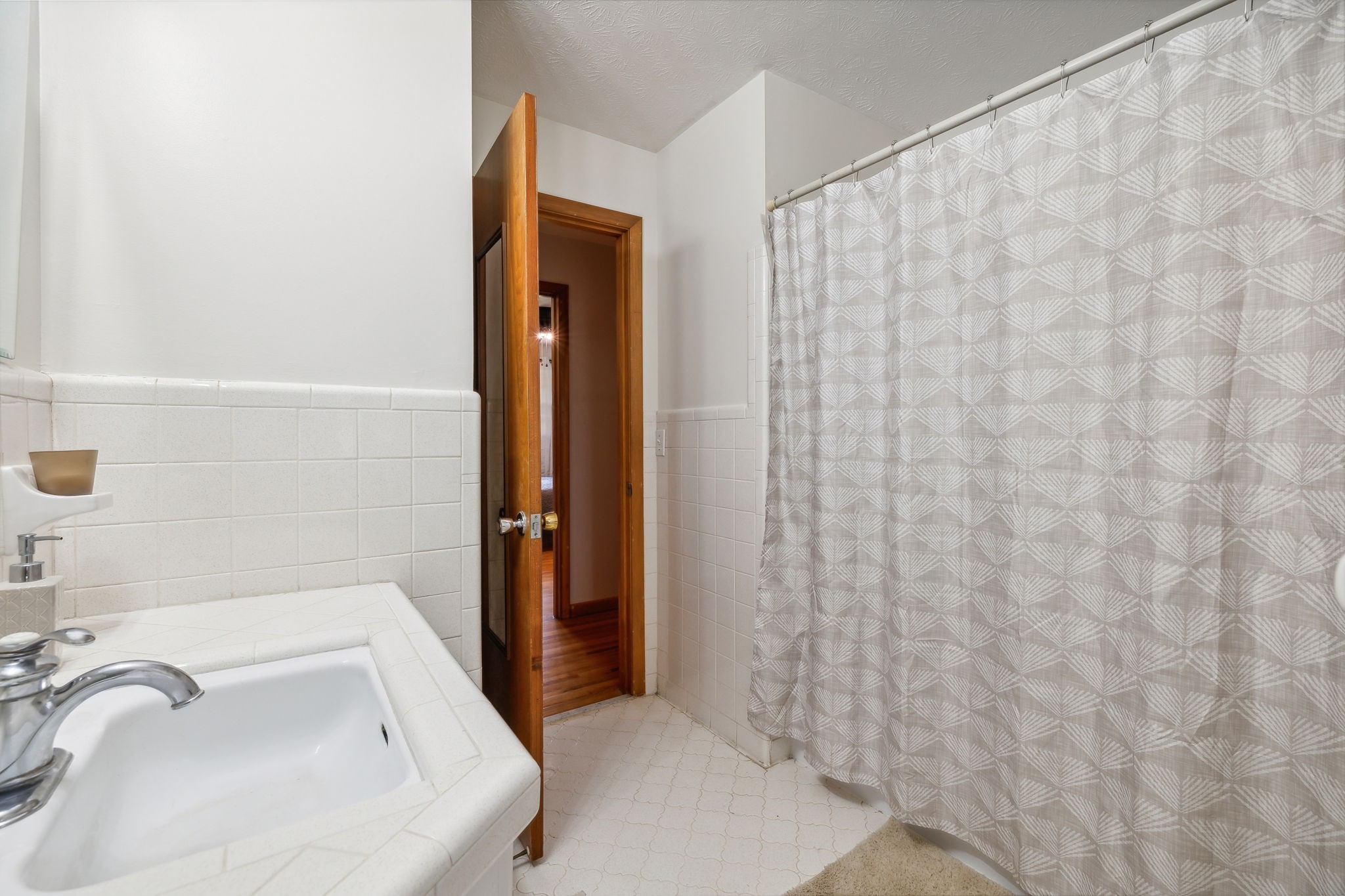 2747 Burgess Gower Road Springfield, TN 37172 - Photo 26 of 65 a bathroom with a sink and tub
