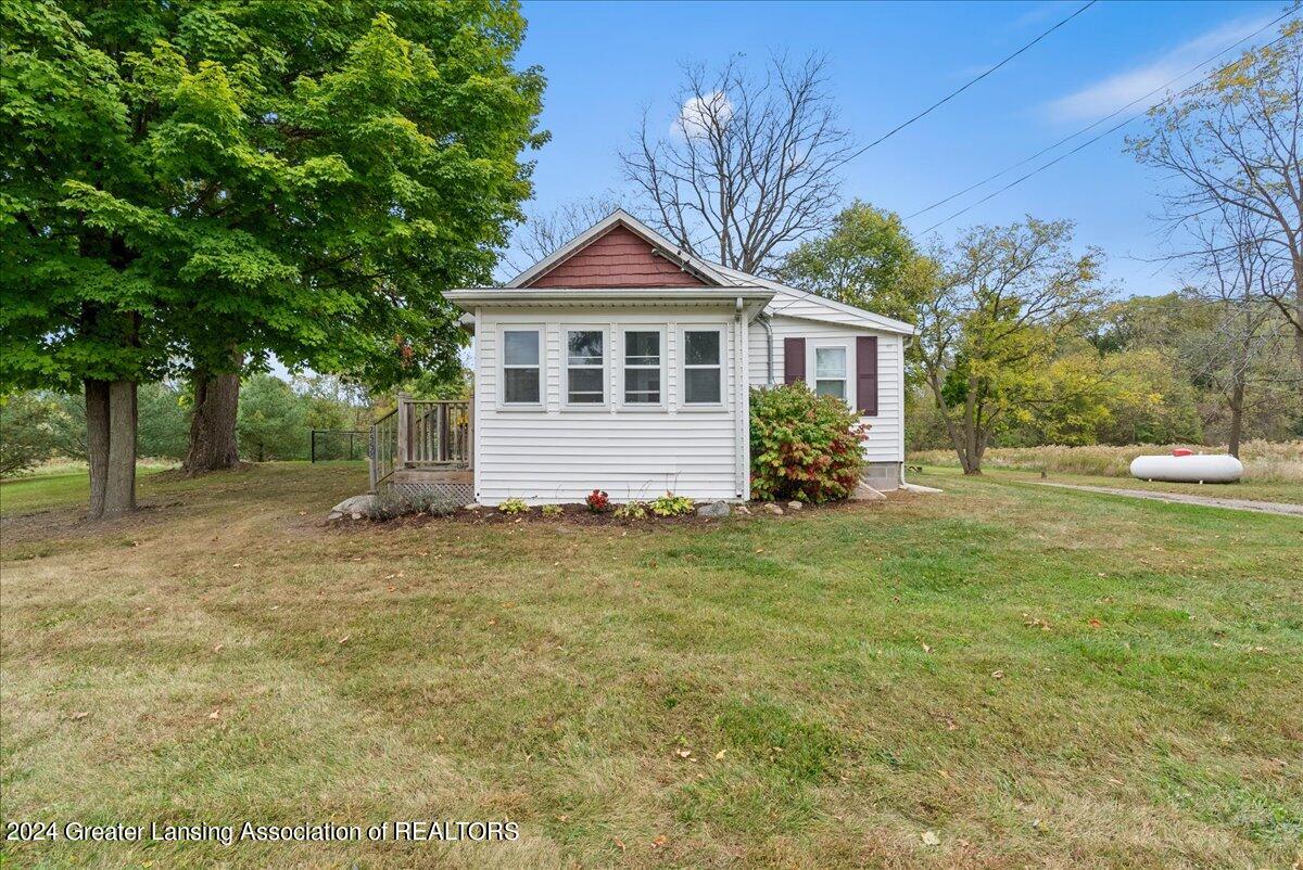 2558 Gilbert Road Lansing, MI 48911 - Photo 12 of 42 11-Media Jett - 10