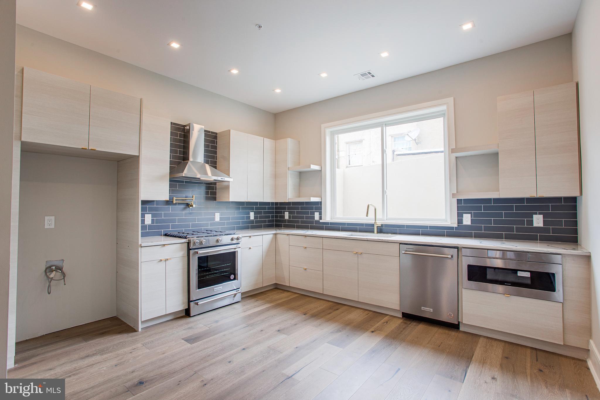 809 Fernon Street Philadelphia, PA 19148 - Photo 4 of 22 Gallery Image 4