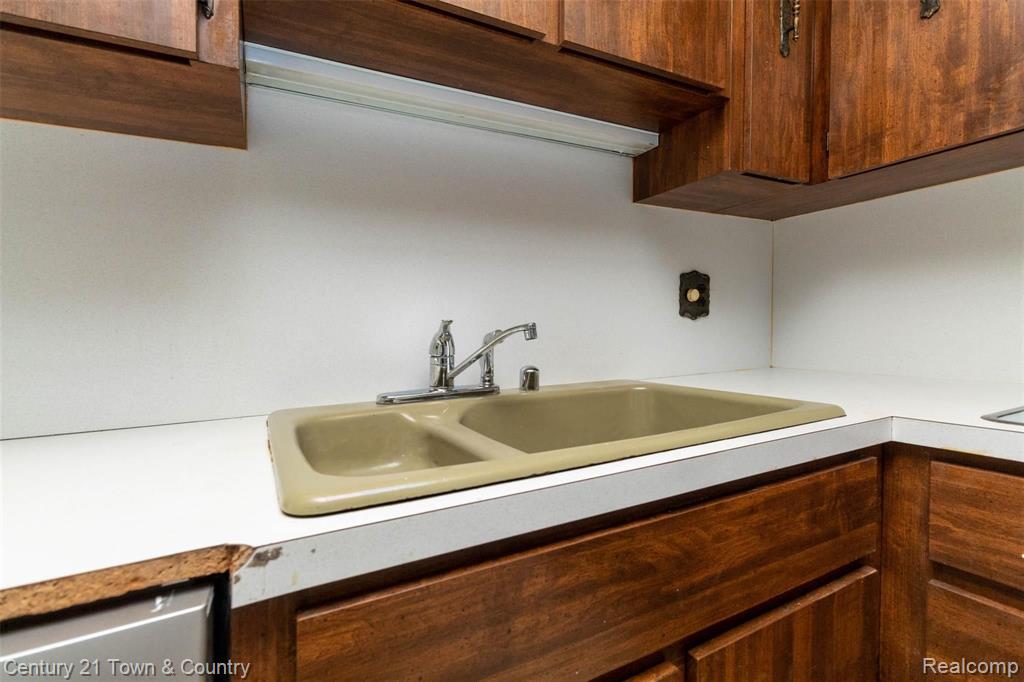 33817 Ryan Road Sterling Heights, MI 48310 - Photo 11 of 32
