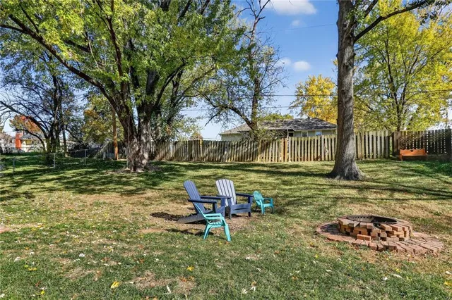 $340,000 | 6811 Northwest Pleasant View Drive, Kansas City, MO 64152