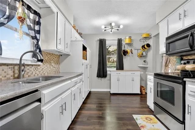 $340,000 | 6811 Northwest Pleasant View Drive, Kansas City, MO 64152