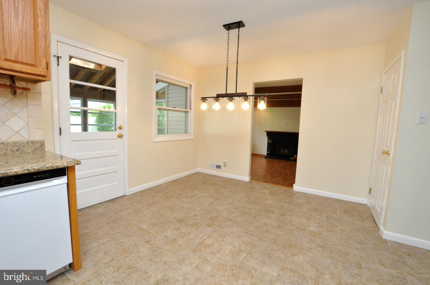 128 Haines Road Mount Laurel, NJ 08054 - Photo 8 of 35 Large Eat-In area