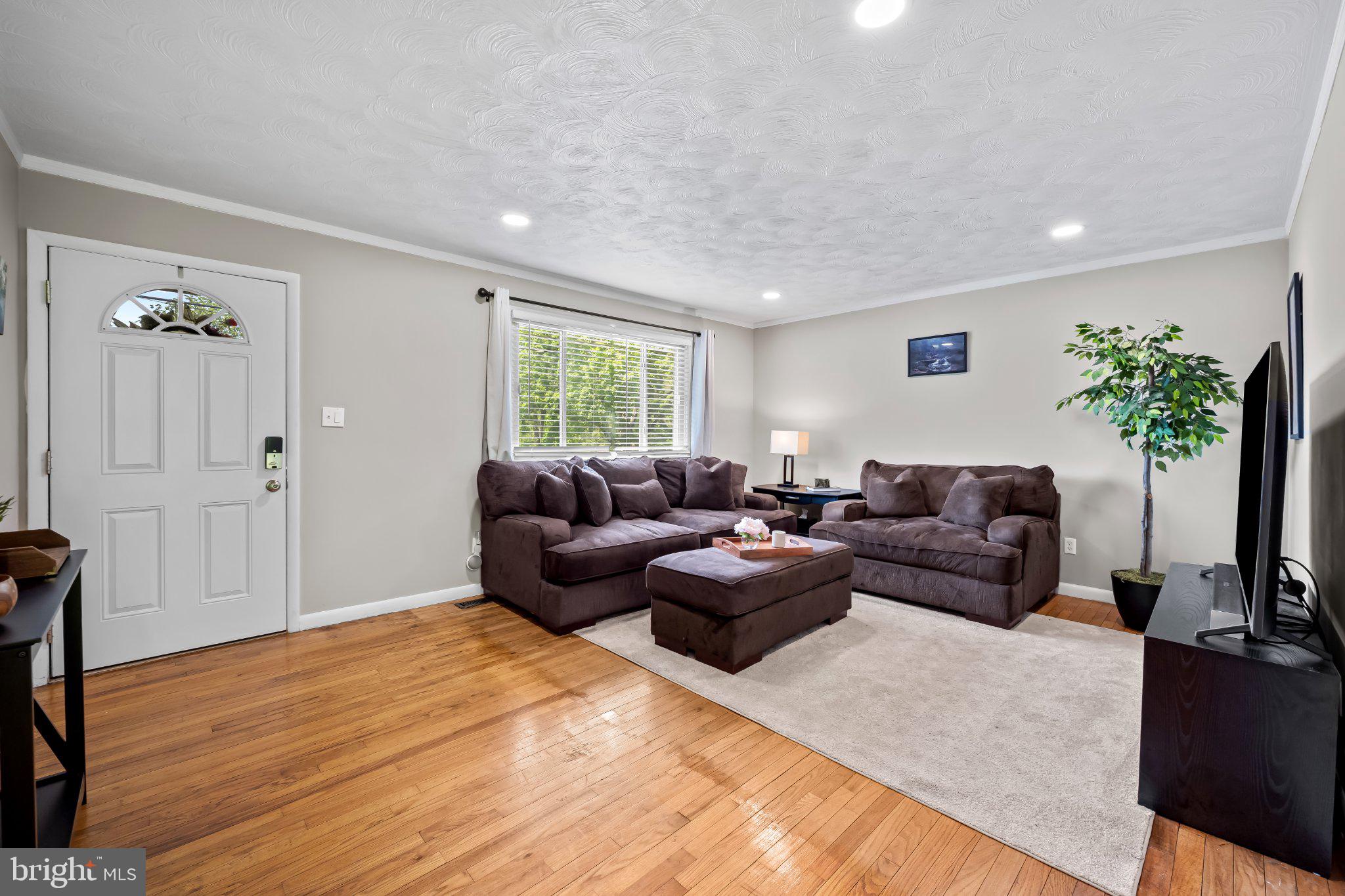 47 Sullivan Road Westminster, MD 21157 - Photo 4 of 33 Hardwood Floors
