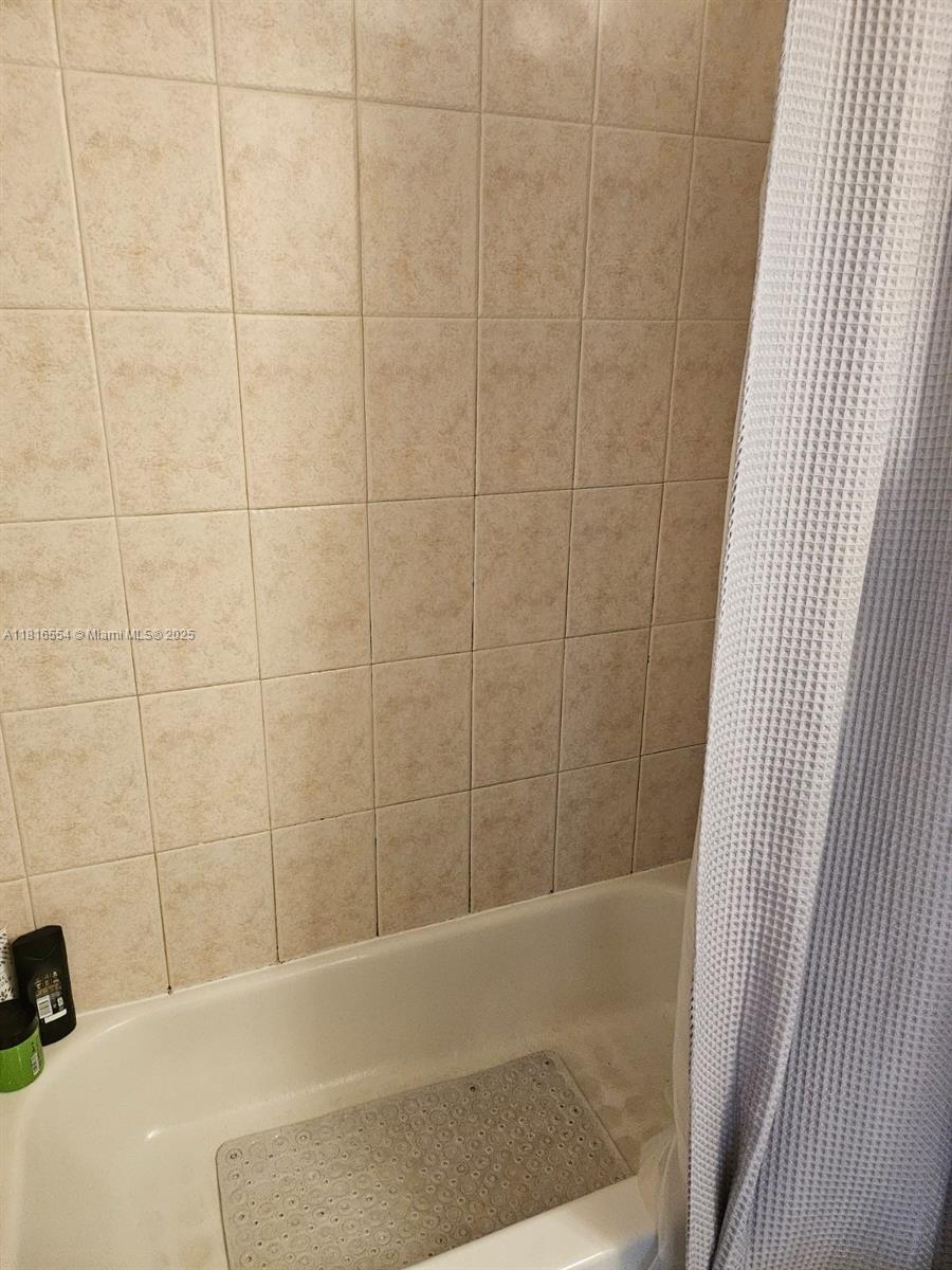 110 Southeast 2nd Street, Unit 210 Hallandale Beach, FL 33009 - Photo 4 of 10