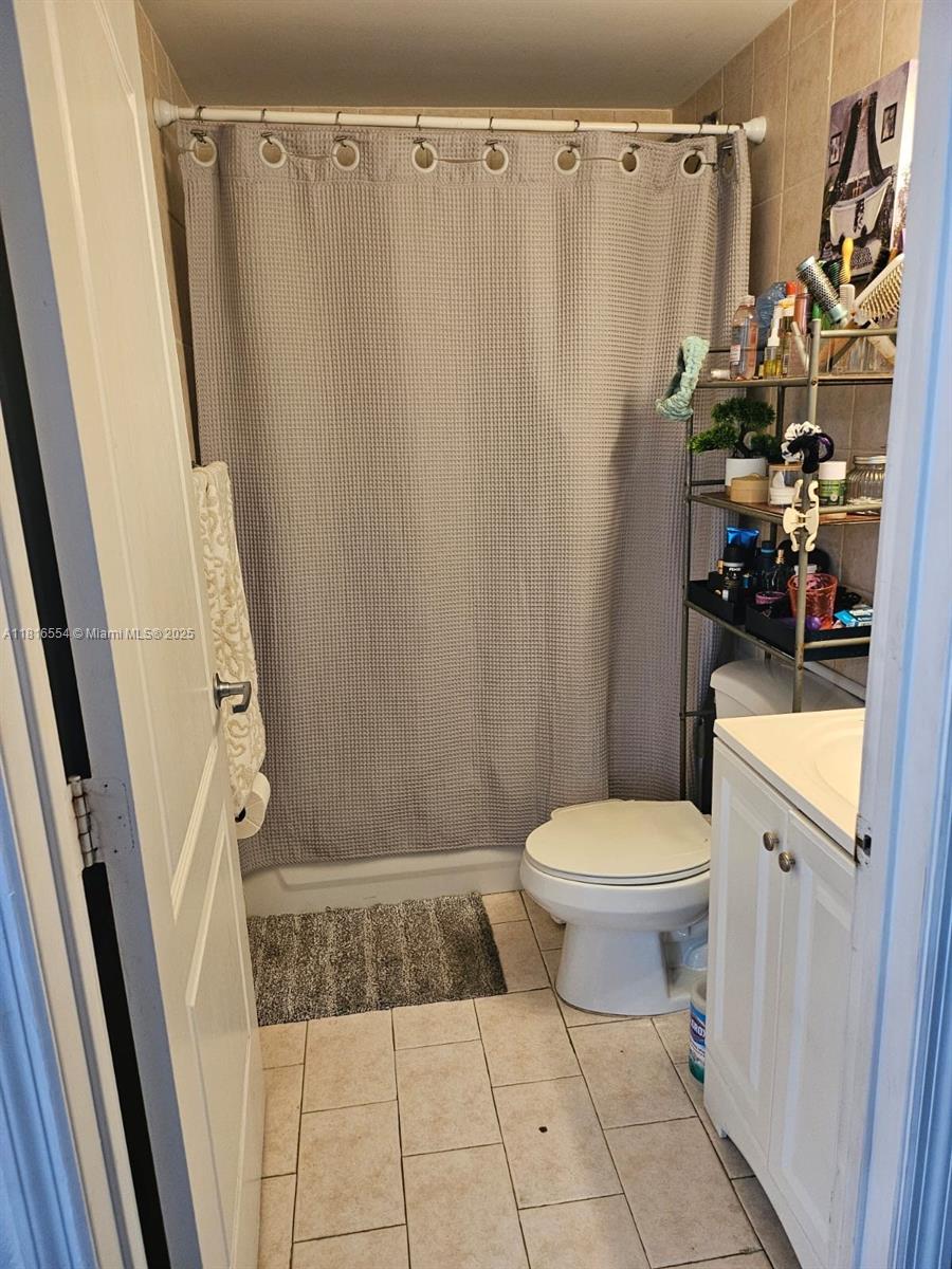 110 Southeast 2nd Street, Unit 210 Hallandale Beach, FL 33009 - Photo 8 of 10