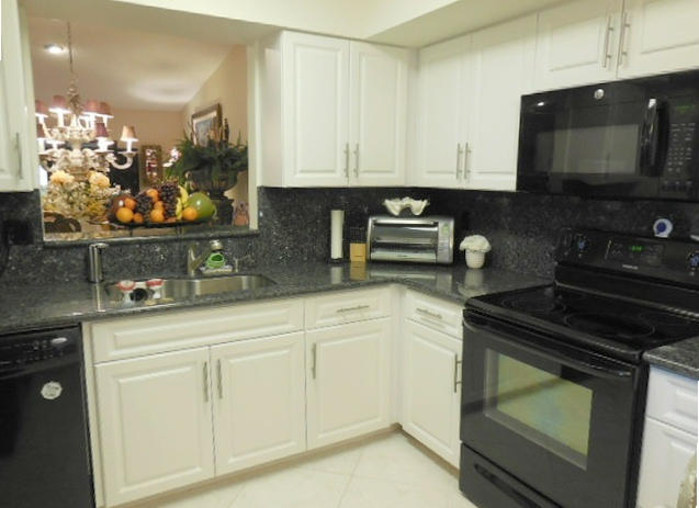 10898 Lake Front Place Boca Raton, FL 33498 - Photo 3 of 47 KITCHEN
