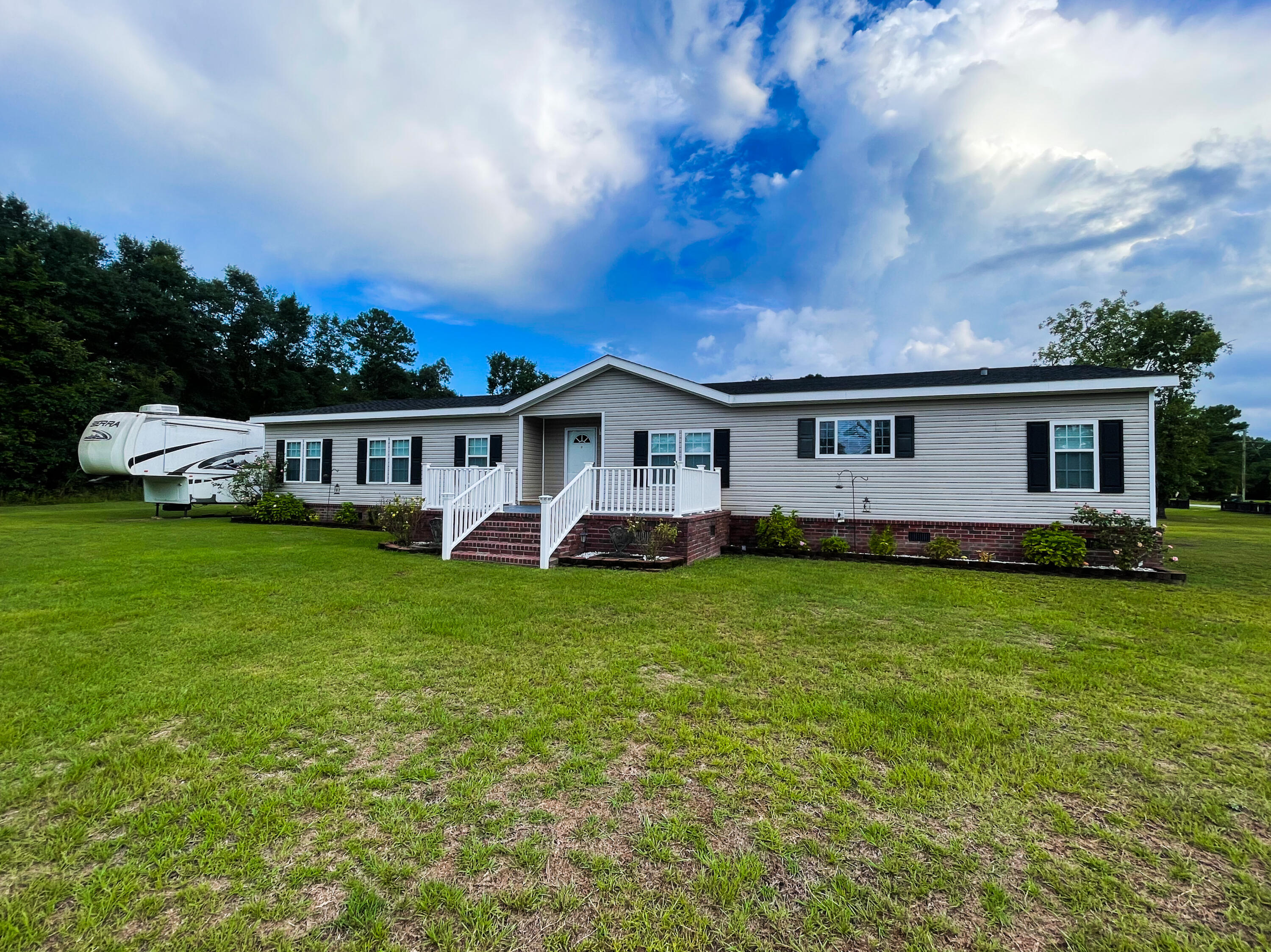 881 Fauling Road St. Stephen, SC 29479 - Photo 4 of 39 2BFE4357-EF62-447F-B6FE-8322F1A6C9D0