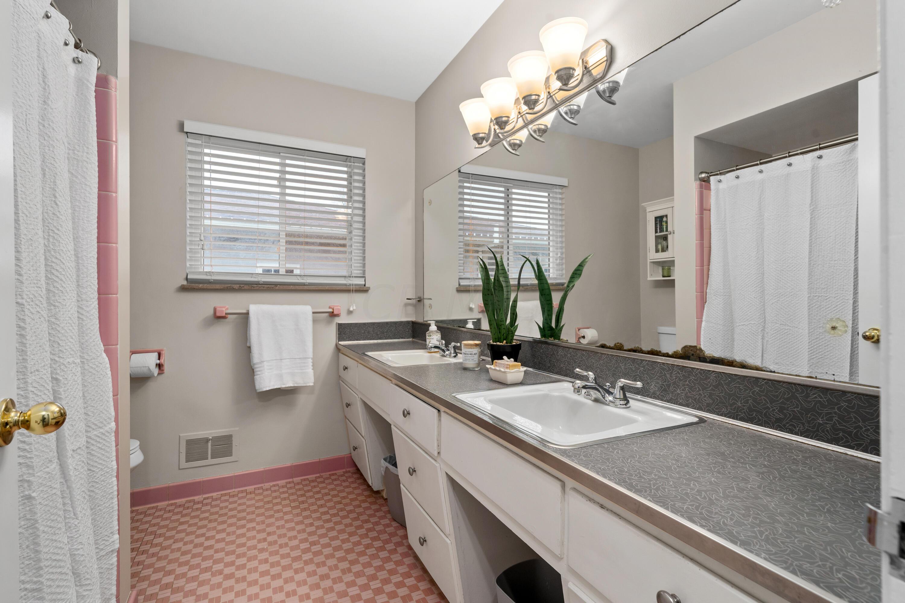 3362 Colchester Road Columbus, OH 43221 - Photo 24 of 55 DSC09219