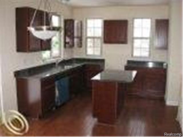 34539 Quaker Valley Road Farmington Hills, MI 48331 - Photo 6 of 9